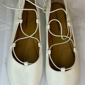 Lucky Brand Girls Eviee White Slip-On Ballet Flats Size 4M